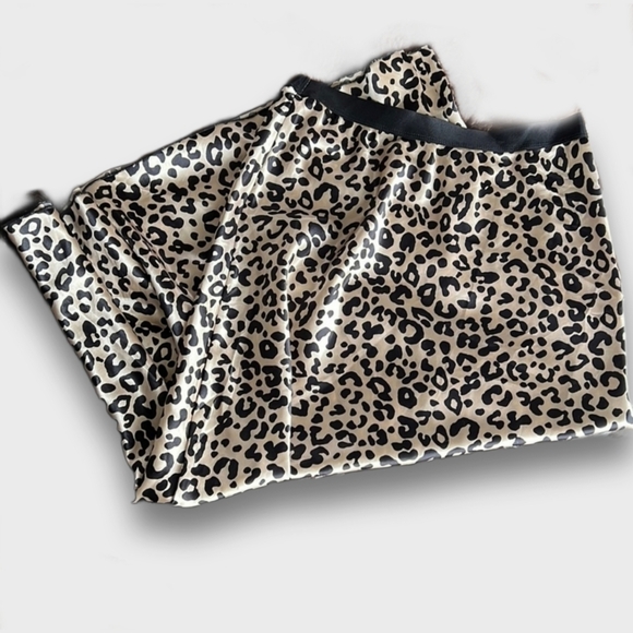 Victoria’s Secret x Knit Riot ✦ Satin Leopard Skirt ✦ Elastic Waist Mini XS NWT - Picture 3 of 13